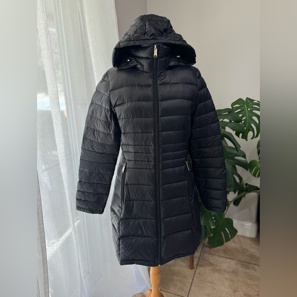 Andrew Marc Packable Lightweight Down Puffer Coat with‎ Hood – Black, Size M